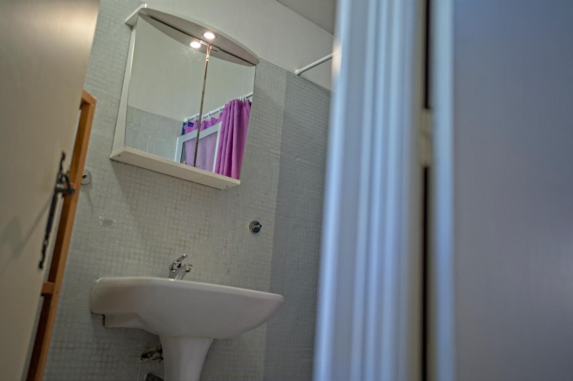 La Vieille Tour Bed & Breakfast Salavas Dış mekan fotoğraf